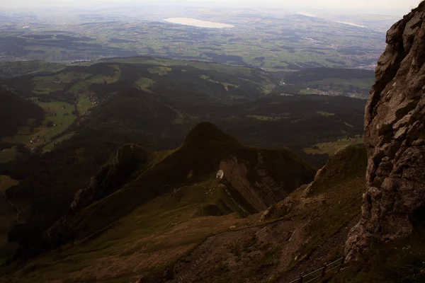 Bulutlu yamaçları doğal: Mount Pilatus, İsviçre
