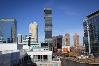 Jersey City Hudson Nehri yakınındaki evlerin yerleşim alanı
