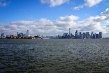 Manzarası Manhattan ve Jersey City, Hudson Nehri, ABD'den görüntülemek