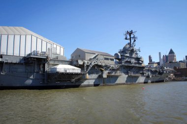 Intrepid uçak gemisi görünümü, Manhattan, New York City, ABD