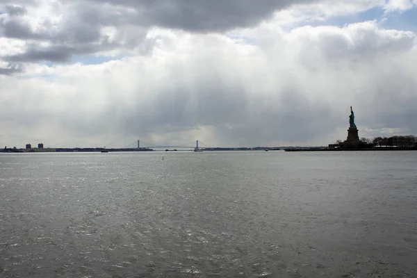 Statua Wolności Most Verrazano Narrows Malowniczy Widok New York City — Zdjęcie stockowe