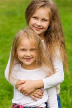 Güzel kız doğa istirahat