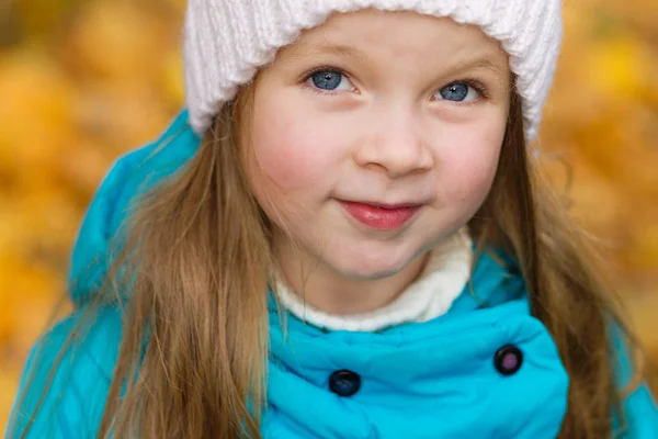 Portrait of a beautiful girl in a blue coat outdoors in autumn — Stock Photo, Image