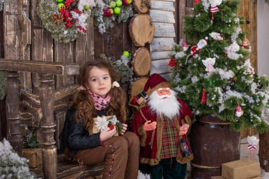 Noel süslemeleri poz güzel kız