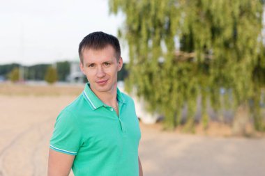 güzel genç adam portresi