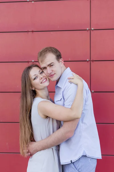 Marido e esposa sobre a natureza — Fotografia de Stock