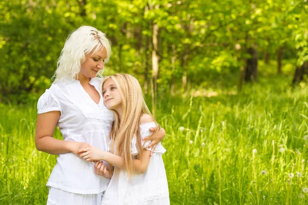 A large family is resting in nature — Stock Photo, Image