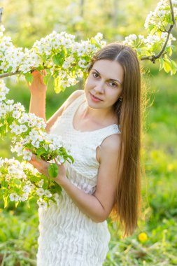 Ayarı s ışınlarının güzel genç bir kadın portresi