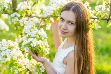 Ayarı s ışınlarının güzel genç bir kadın portresi