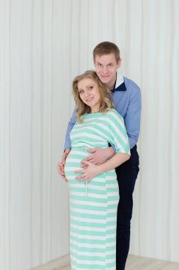 Gelecekte anne evde poz