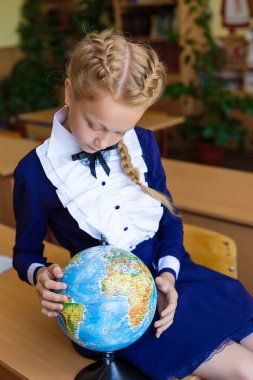 Kız okul sıraları