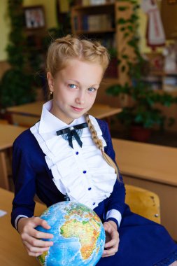 Kız okul sıraları