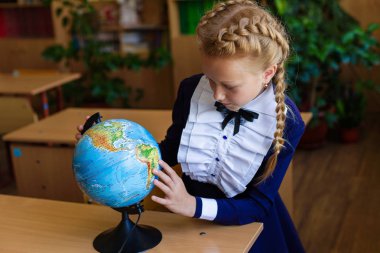 Kız okul sıraları