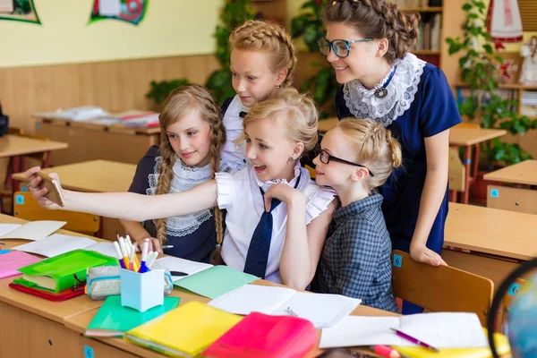 Selfie sınıfı, sınıfta kız öğrenciler yapmak