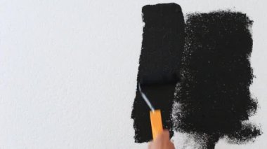 El boyası köpük polistiren siyaha boyar.