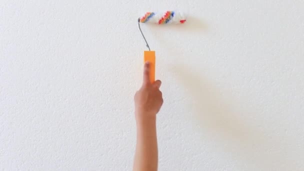 Hand malt Schaumstoff ohne Farbe — Stockvideo