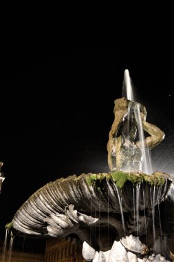 Roma 'daki Barberini Meydanı' ndaki Triton Çeşmesi