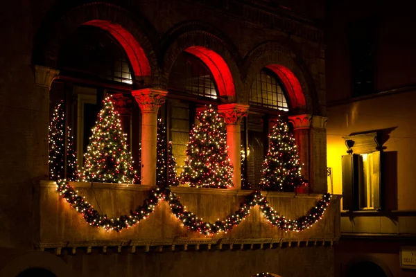 Três Árvores Natal Uma Varanda Roma Durante Véspera Natal — Fotografia de Stock