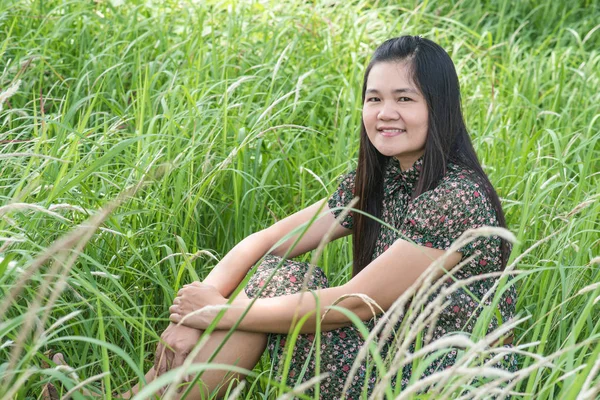 Happy Woman Grass — Stock Photo, Image