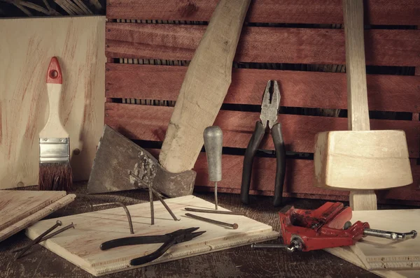 Retro stilize eski araçları bir Doğrama ahşap tablo.