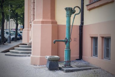 Prag'da sokak su pompası. 