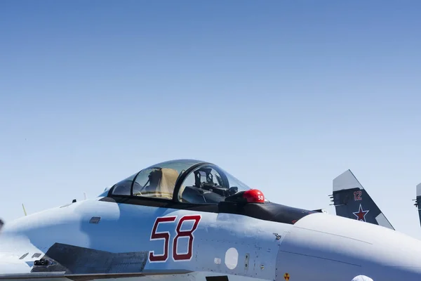 Military aircrafts exhibition with clean blue sky. — Stock Photo, Image