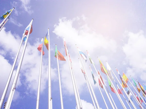 Europe parlament zirvesinde AB bayrakları. Uluslararası politik olay.