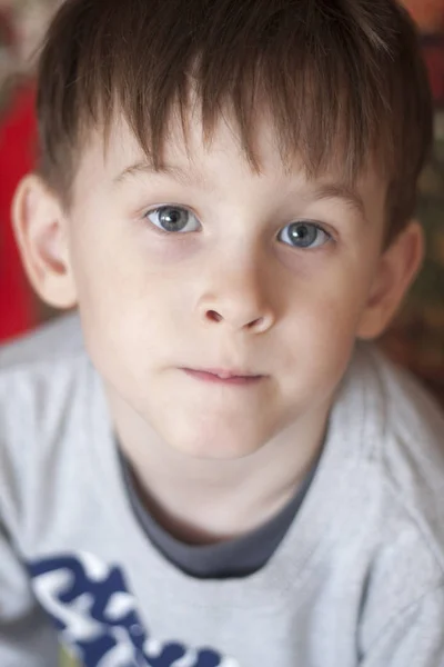 Jongen portret close-up. — Stockfoto