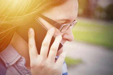 Kadın gözlük öğe, dikey, telefonu kapat