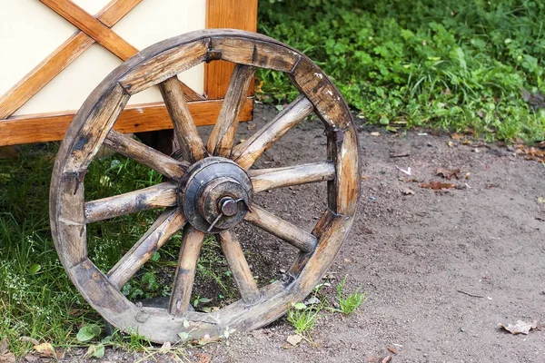 Starożytne drewniane koła wózka Obrazek Stockowy