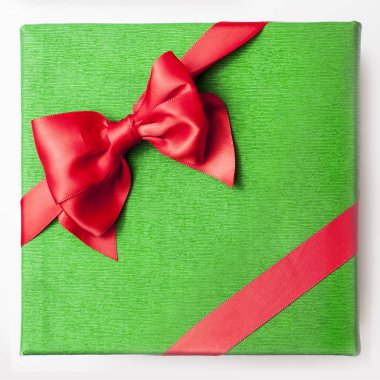 Hediye kutusu kapağı kırmızı saten yay ile.