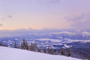  Dağlarda gün batımı