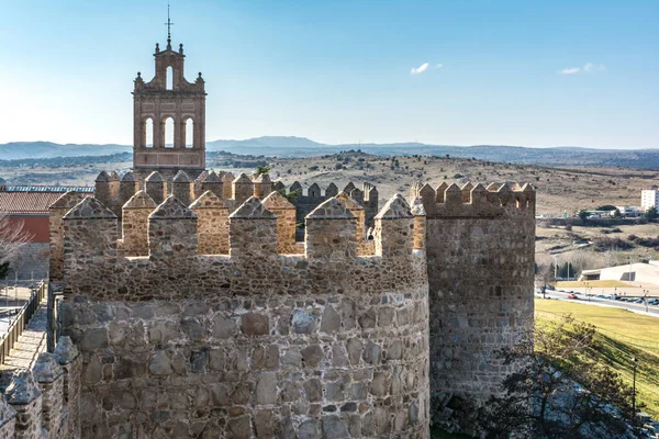 Ávila (Castilla y León, España): las famosas murallas medievales que rodean la ciudad. Patrimonio de la Humanidad UNESCO — Foto de Stock