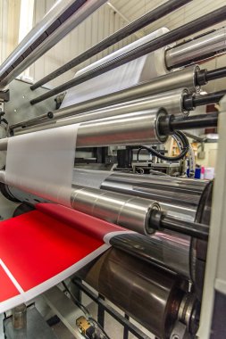 Plastik kaplama makinesi o parlak