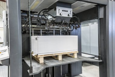 Bir ofset yazdırma makinesinin girdi veya yükü 72 / 102