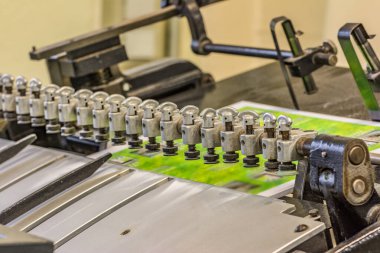 20. yüzyılın kağıt girdi dengeleme makinesi