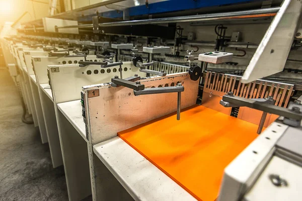 Paper sheet sorting machine in a printing press — Stock Photo, Image