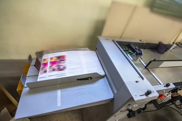 Small document folding machine for mailing in a printing press — ストック写真