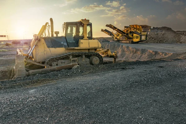 Cantera de extracción de piedra para la construcción de una carretera — Foto de Stock