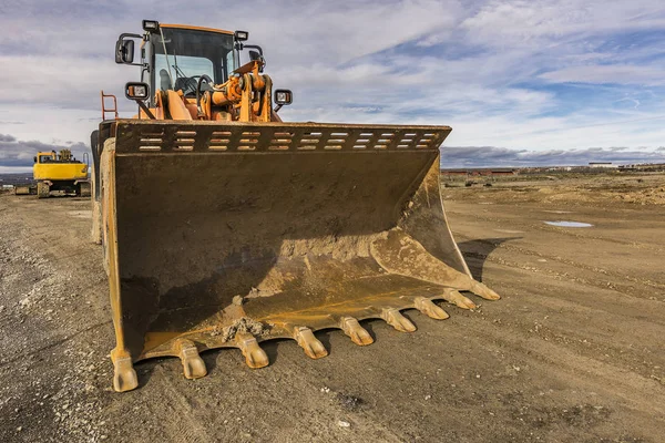 Excavator building a road in a site construction — Stock Photo, Image