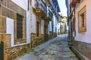 Candelario 'nun sokakları ve mimari cepheleri (Salamanca, İspanya)