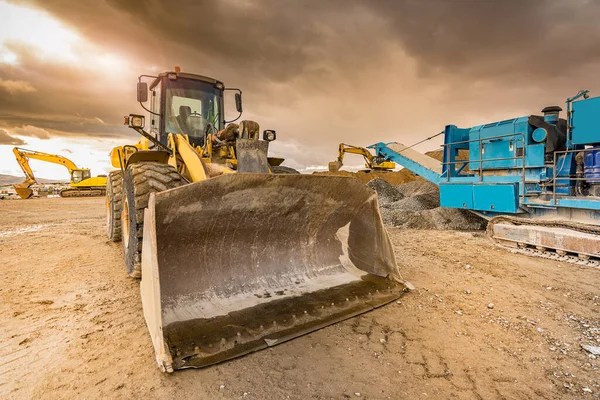 Kazıcı Açık Bir Madende Taş Topluyor — Stok fotoğraf