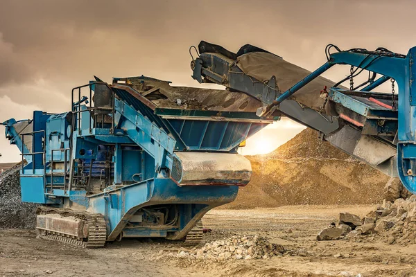 Graafmachine Die Steen Verzamelt Een Open Mijn — Stockfoto