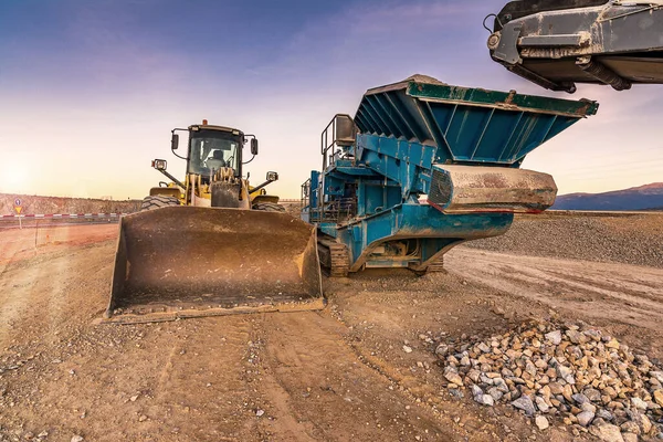 Graafmachine Die Steen Verzamelt Een Open Mijn — Stockfoto