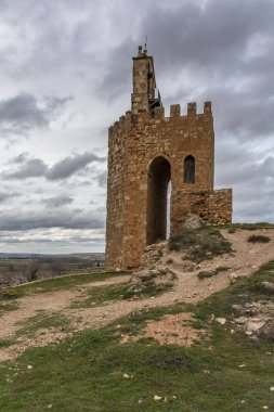 Ayllon 'daki Martina Kulesi eski kalenin geri kalanı (Segovia ili, İspanya)