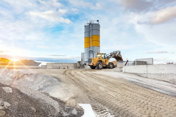 Kum Taşın Çıkarılması Için Taş Ocağı Onun Çakıl Çimento Üretimine — Stok fotoğraf