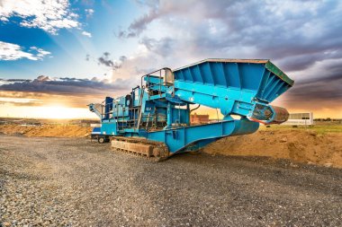 Açık hava endüstriyel faaliyet, ağır makineli madencilik