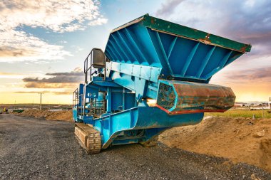 Açık hava endüstriyel faaliyet, ağır makineli madencilik