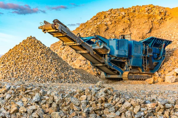 Attività Industriale All Aperto Estrazione Mineraria Con Macchinari Pesanti — Foto Stock