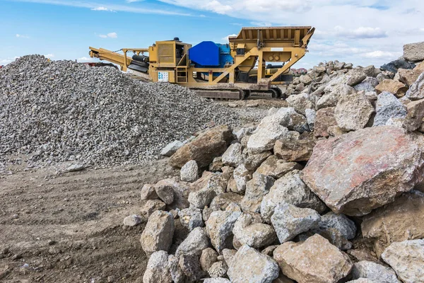 Ciężkie Ruchome Maszyny Kamieniołomie Przekształcania Kamienia Materiał Budowlany — Zdjęcie stockowe